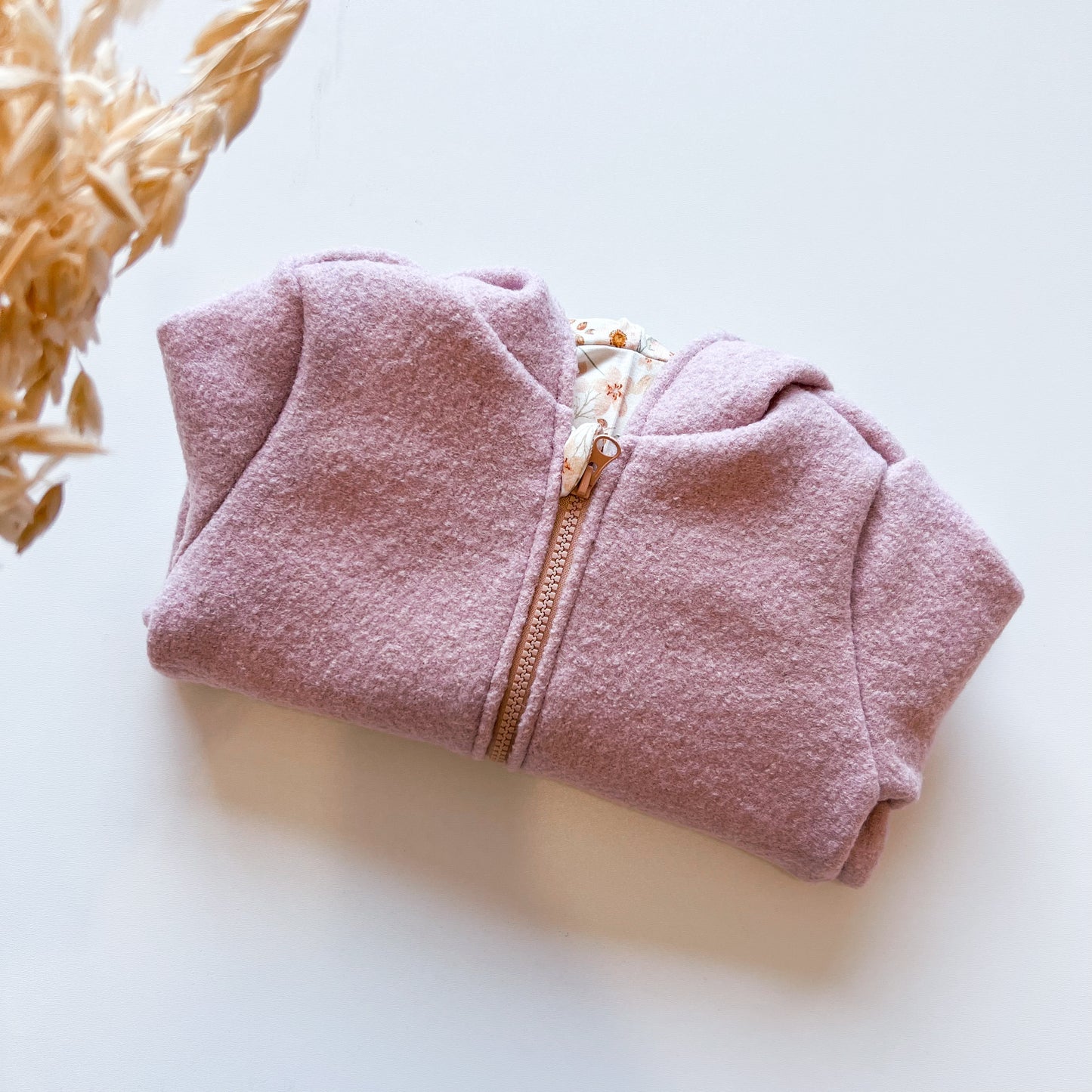Montessori Walkjacke in Rosa mit Blumen, magnetischen Reißverschluss