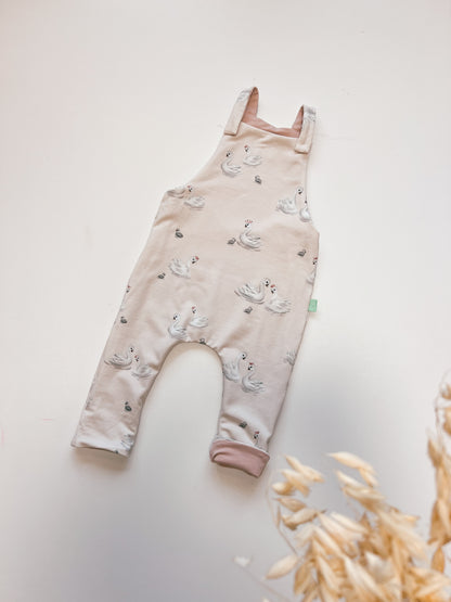 Wendbarer Baby-Latzhose aus Bio-Stoff - Schwan