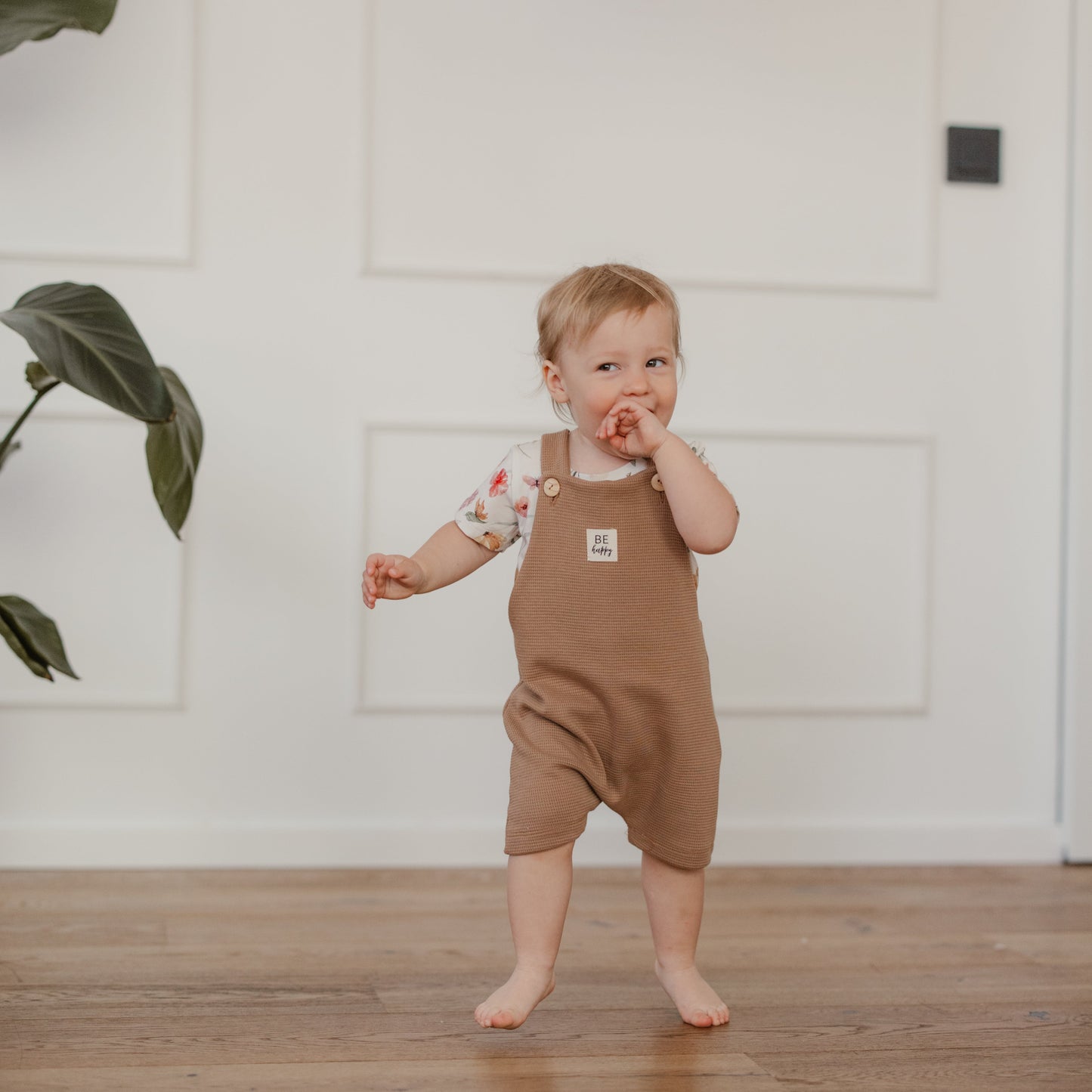 Latzhose für Baby und Kinder, braun