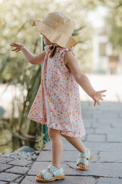 Mädchenkleid mit Schleife und Zipfelsaum, Sommer Blumen
